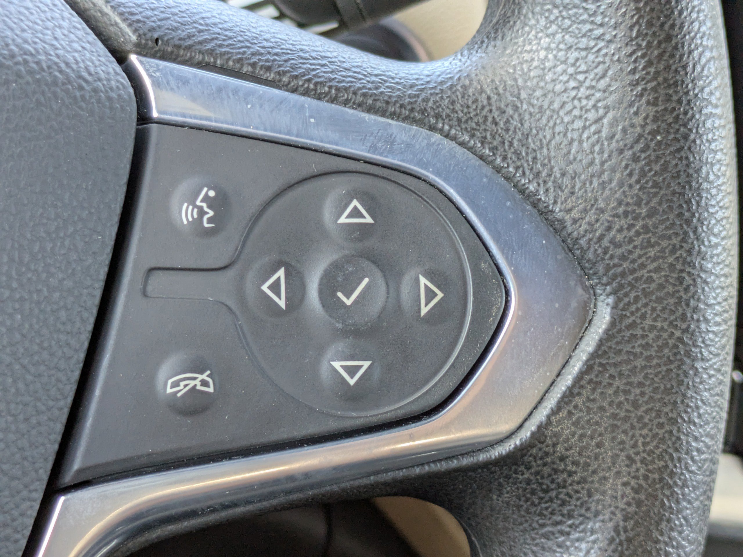 Used 2022 Chevrolet Traverse LS FWD image 27