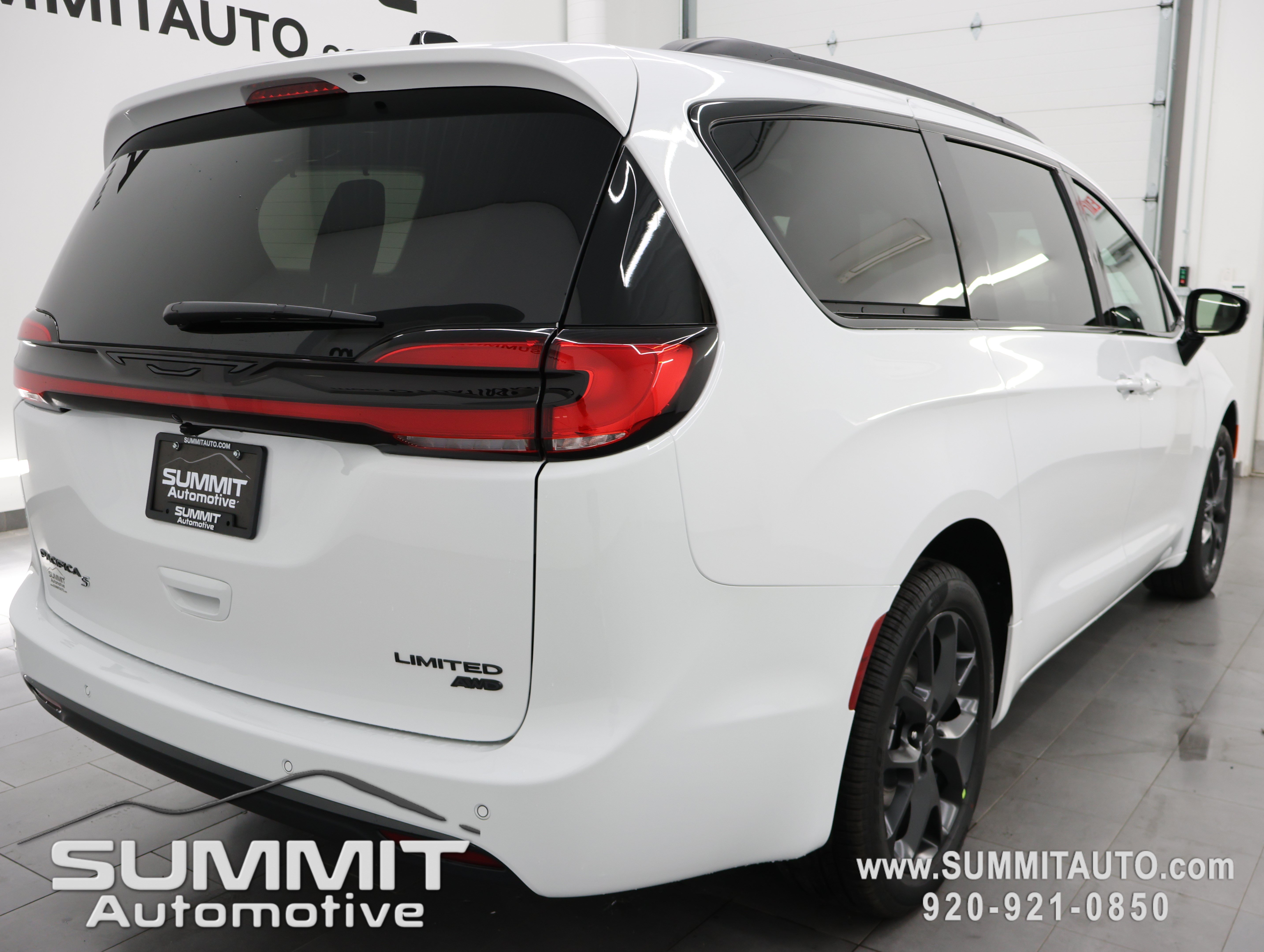 New 2027 Chrysler Pacifica Limited AWD/4WD image 5