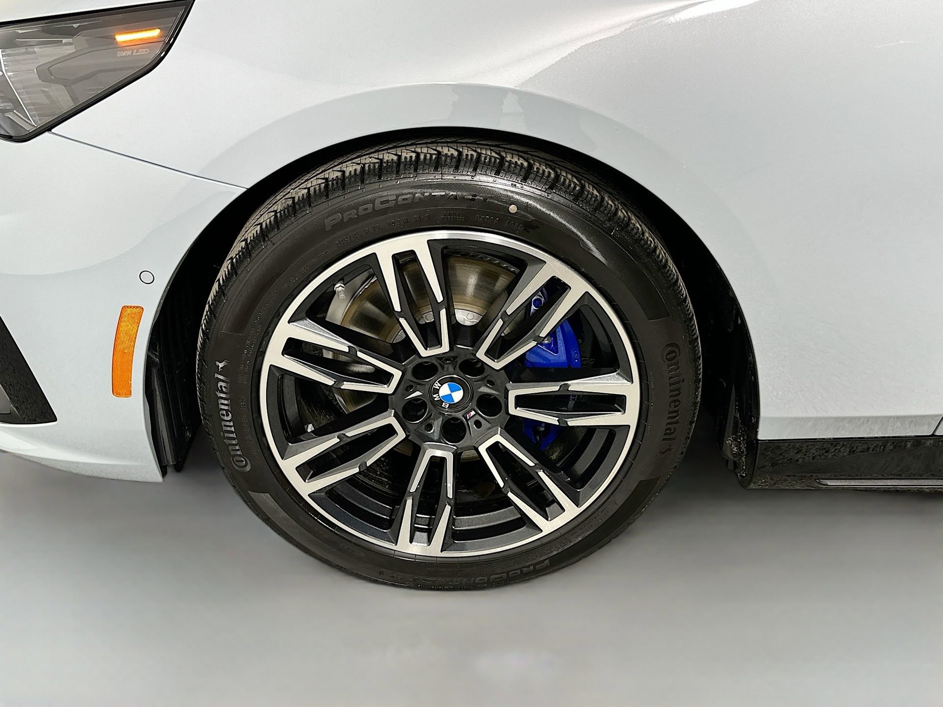 New 2026 BMW 530i xDrive w/ M Sport Package image 32