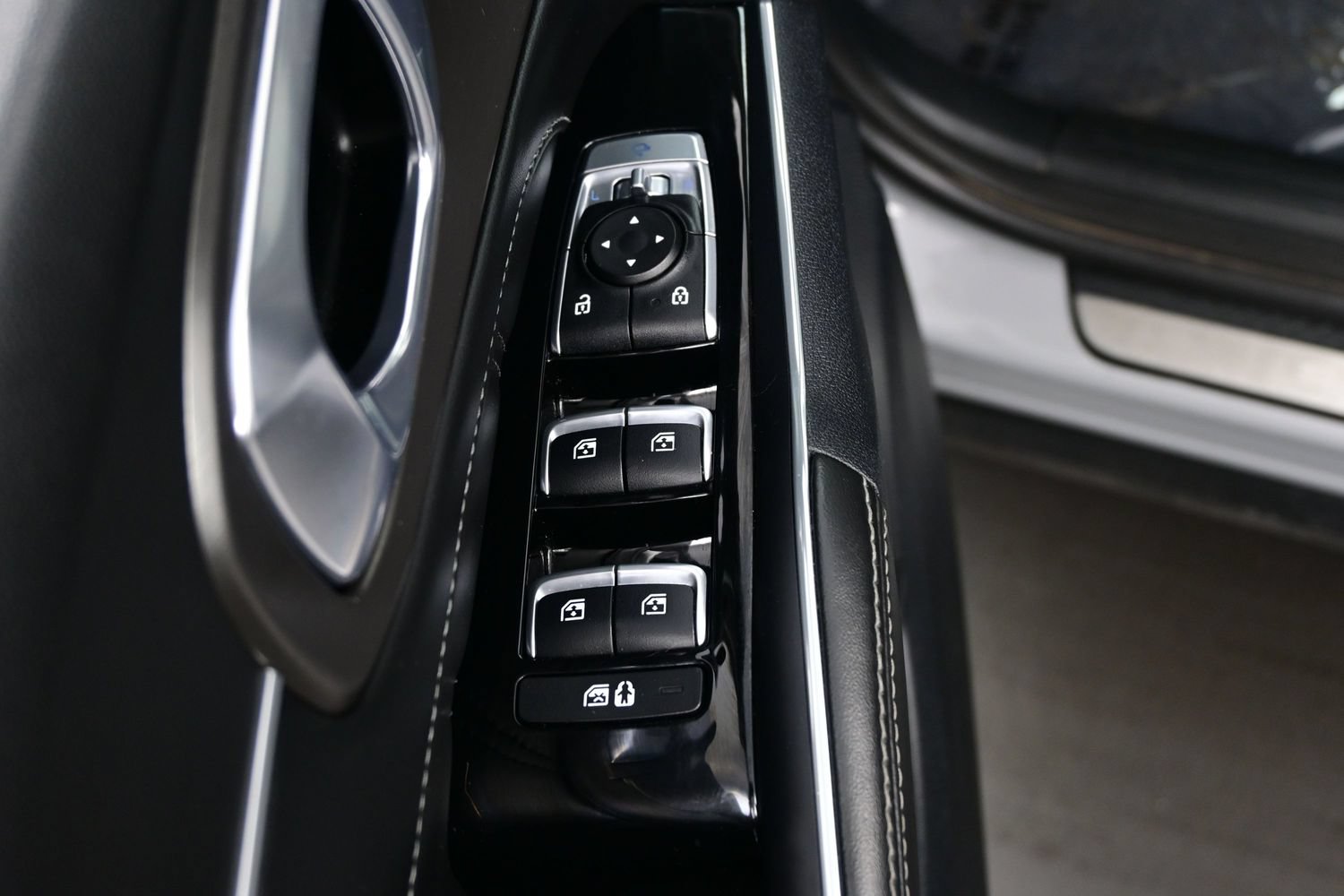 Used 2023 Kia Sorento SX FWD image 10