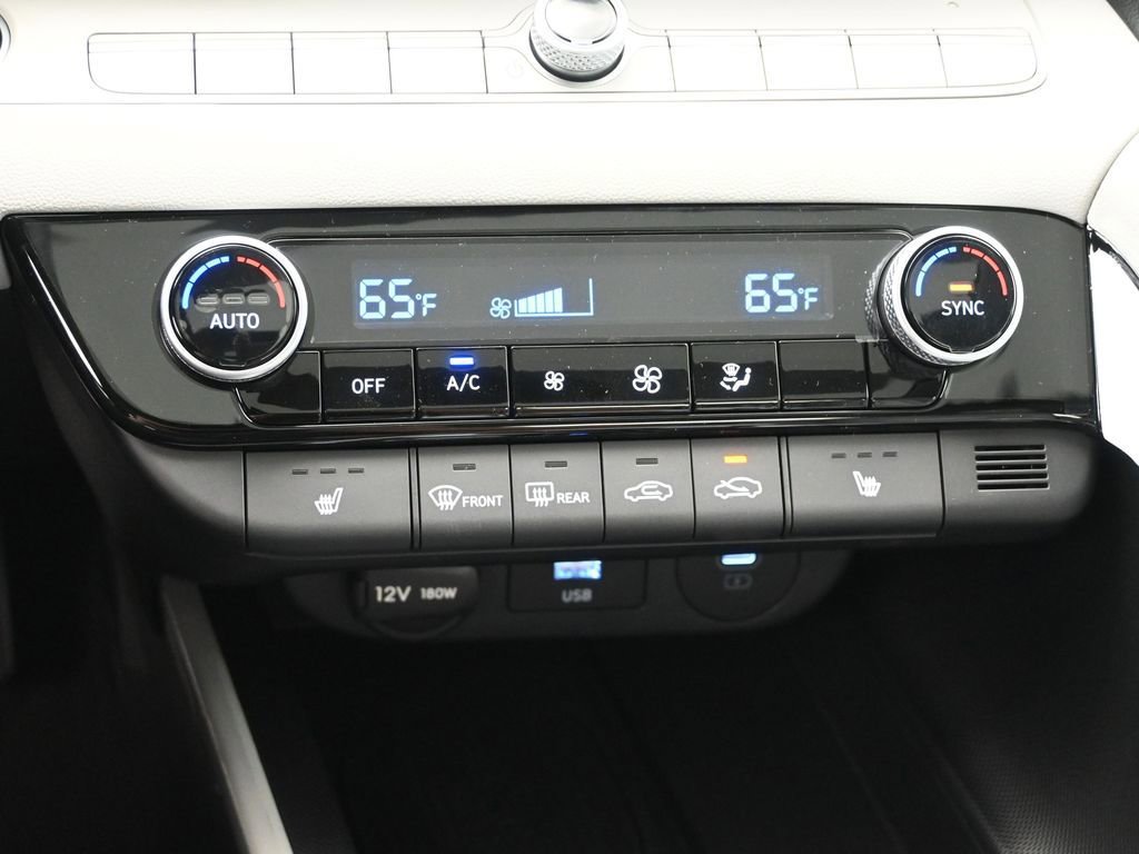 Certified 2025 Hyundai Elantra Limited image 20