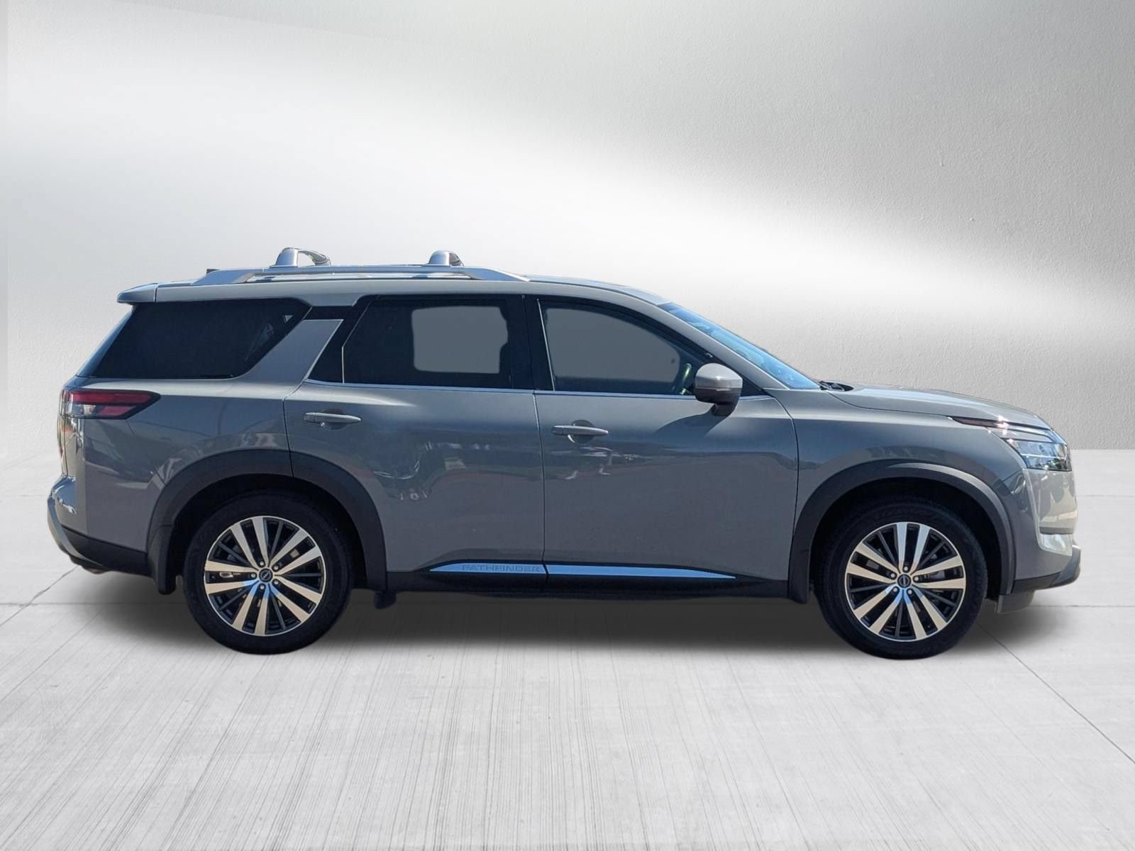 Used 2022 Nissan Pathfinder Platinum w/ Cargo Package FWD image 6