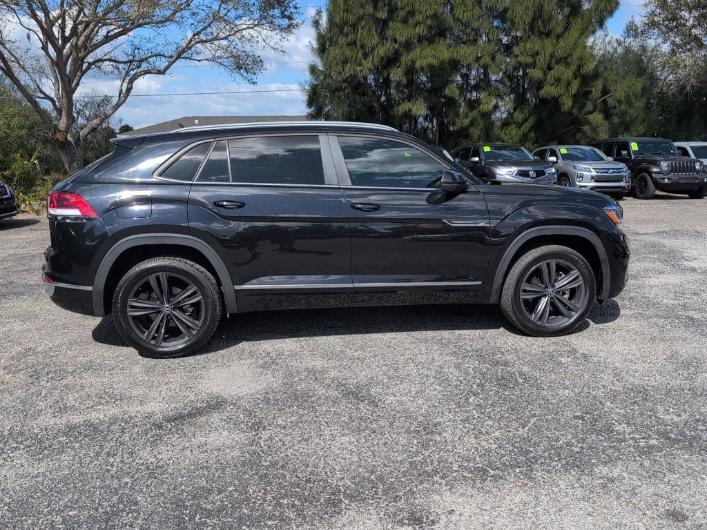 Used 2021 Volkswagen Atlas Cross Sport SE image 2