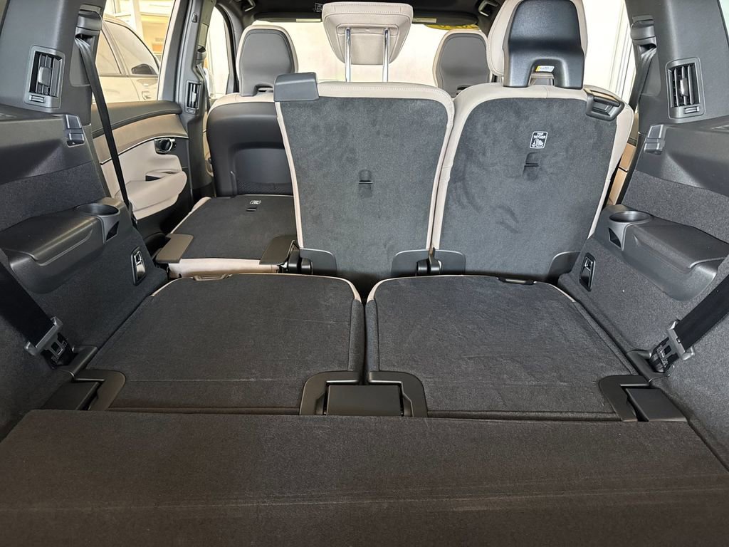 New 2026 Volvo XC90 B6 Plus w/ Protection Package Premier image 15