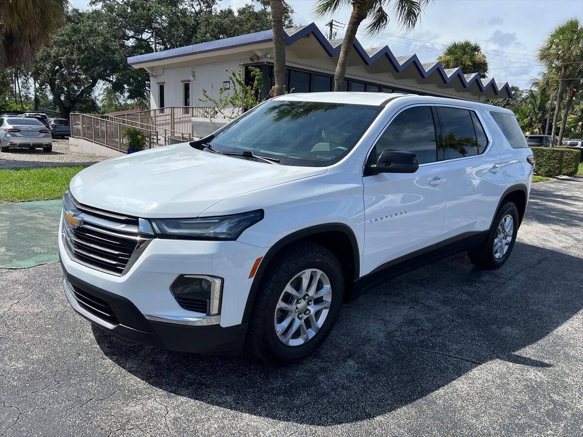 Used 2023 Chevrolet Traverse LS FWD image 2