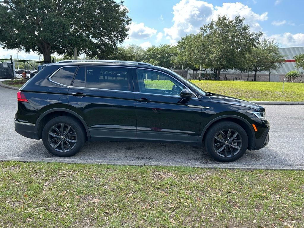 Used 2022 Volkswagen Tiguan SE w/ Panoramic Sunroof Package AWD/4WD image 6