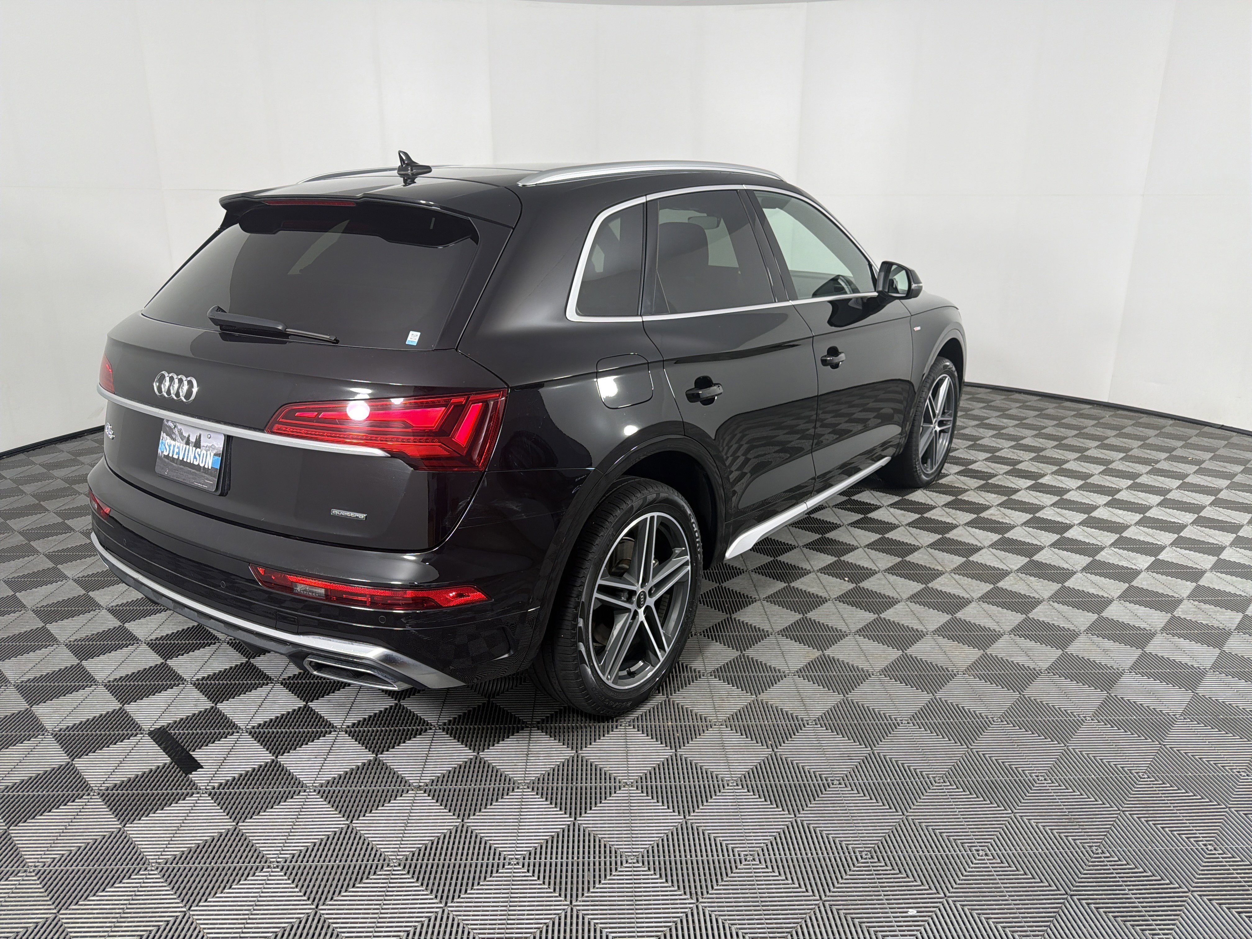 Used 2021 Audi Q5 e Premium Plus w/ Premium Plus Package image 3