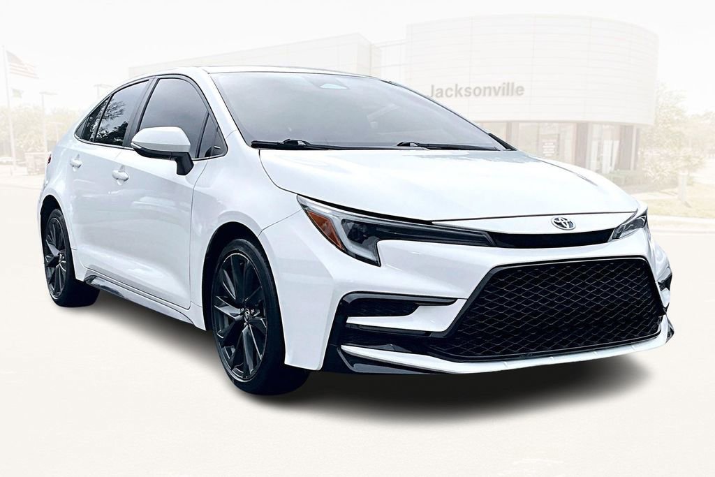 Used 2023 Toyota Corolla SE w/ SE Package image 3
