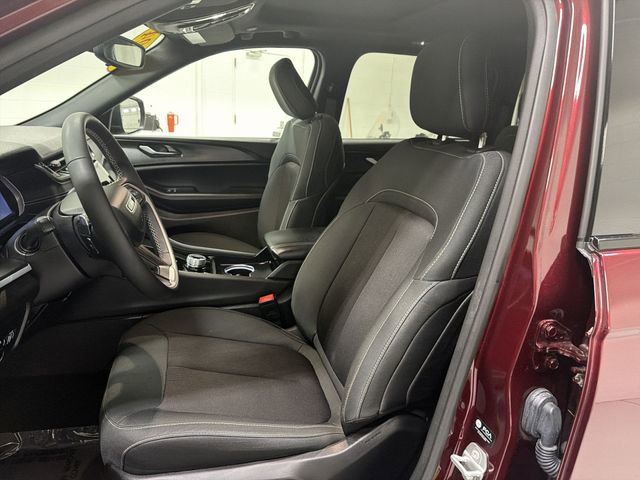 Used 2024 Jeep Grand Cherokee Laredo X image 19