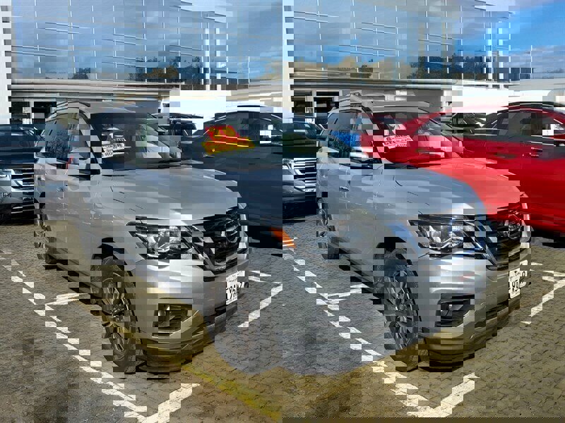 Used 2020 Nissan Pathfinder SV image 39