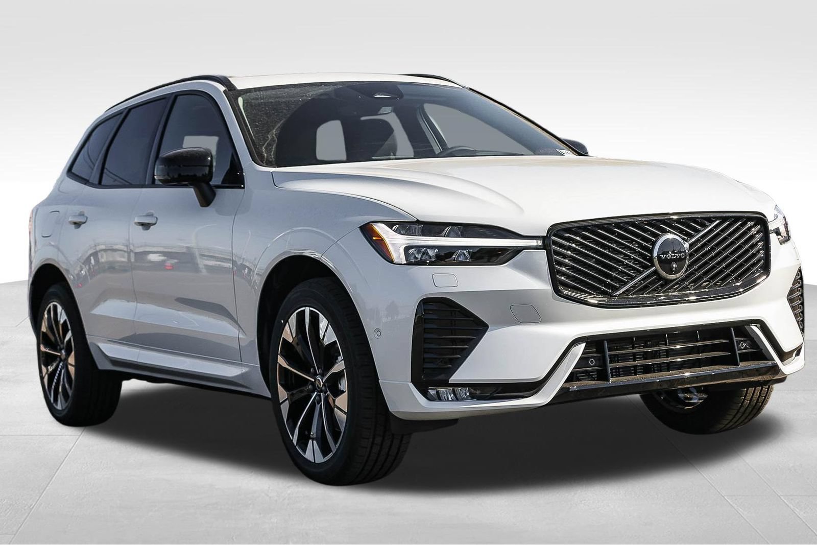 New 2026 Volvo XC60 B5 Plus w/ Climate Package AWD/4WD image 3