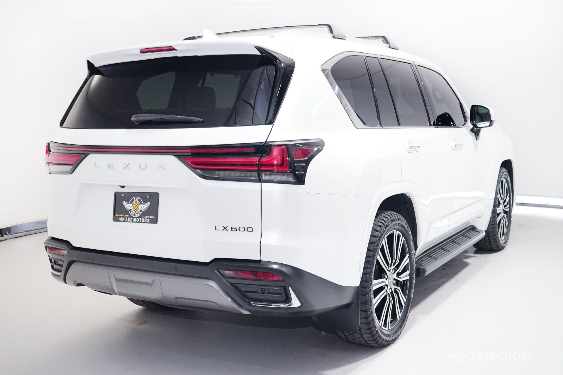 Used 2023 Lexus LX 600 4WD w/ Accessory Package (Z1) image 5
