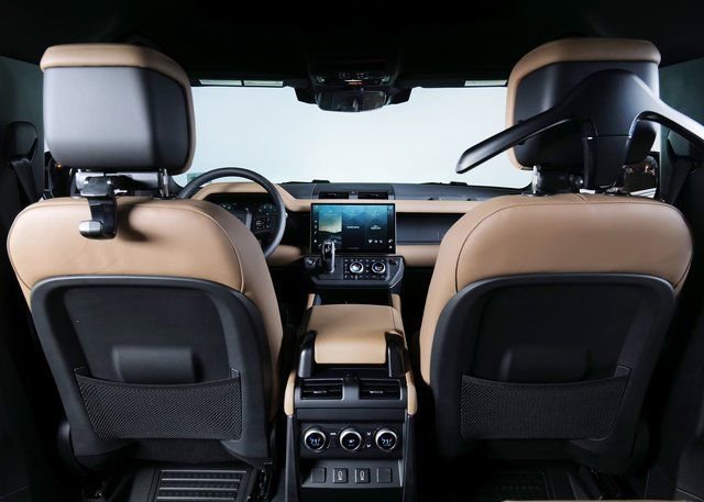 New 2026 Land Rover Defender 130 X-Dynamic SE image 11