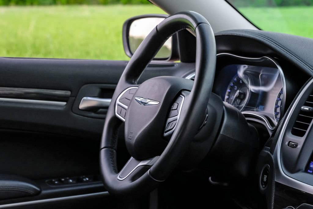 Used 2019 Chrysler 300 Touring w/ Sport Appearance Package image 18