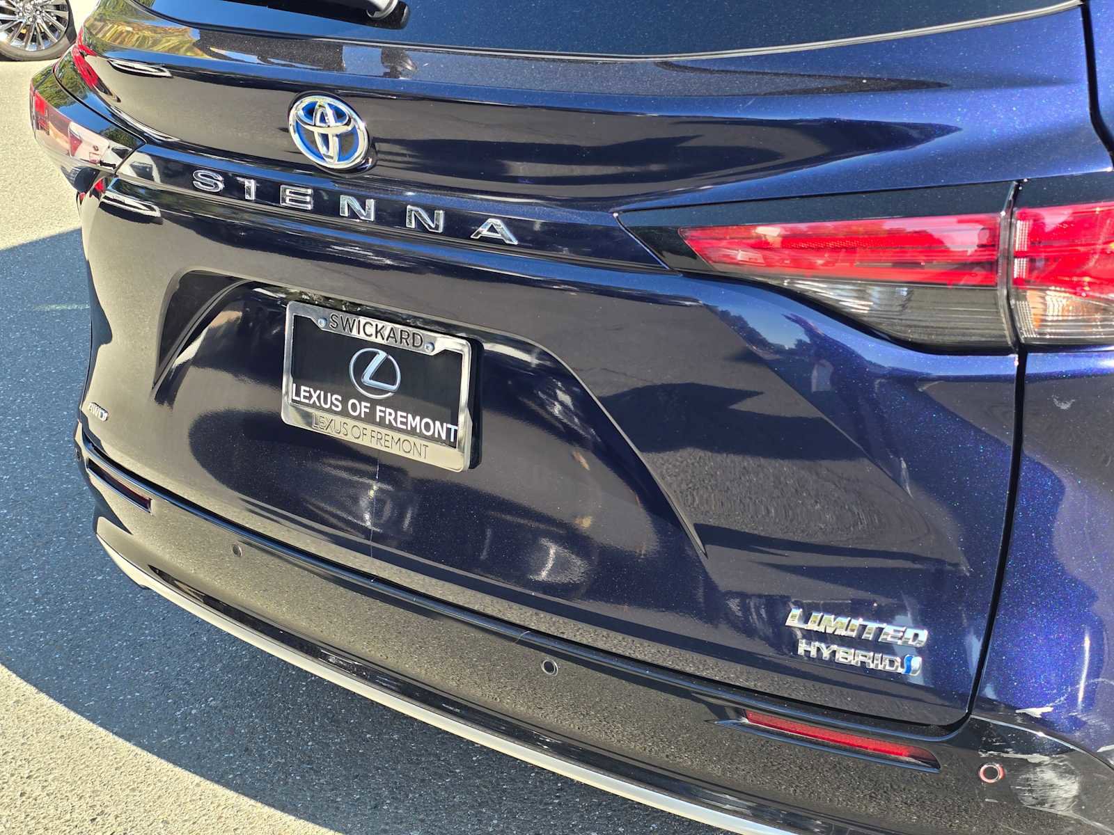 Used 2023 Toyota Sienna Limited image 15