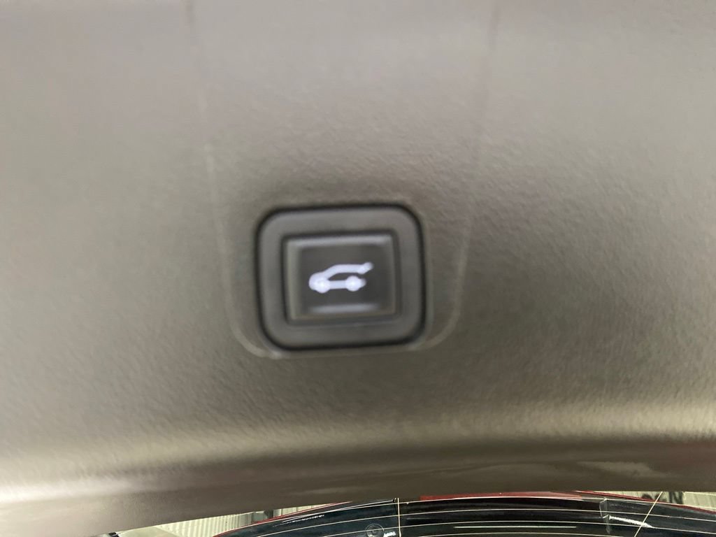 Used 2023 Chevrolet Traverse LT w/ LT Premium Package AWD/4WD image 13