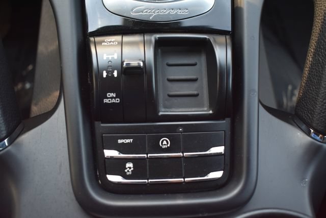 Used 2017 Porsche Cayenne Platinum Edition AWD/4WD image 35