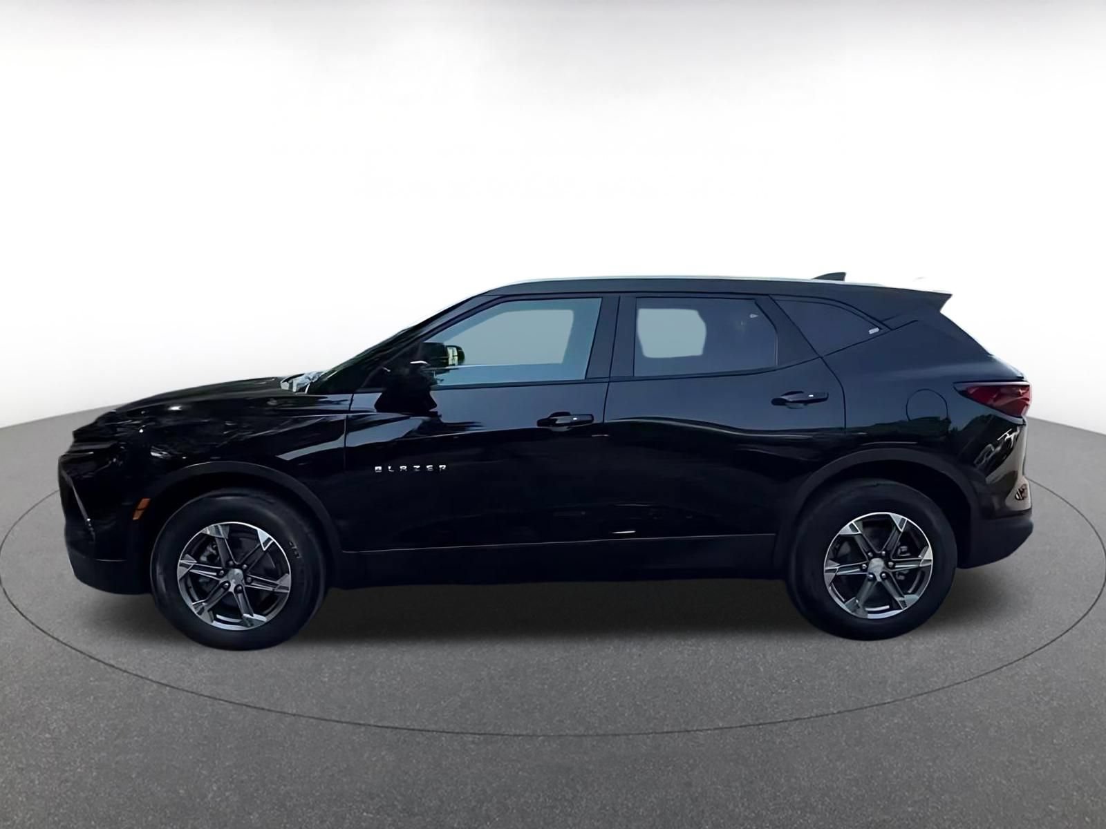 Used 2026 Chevrolet Blazer LT FWD image 9