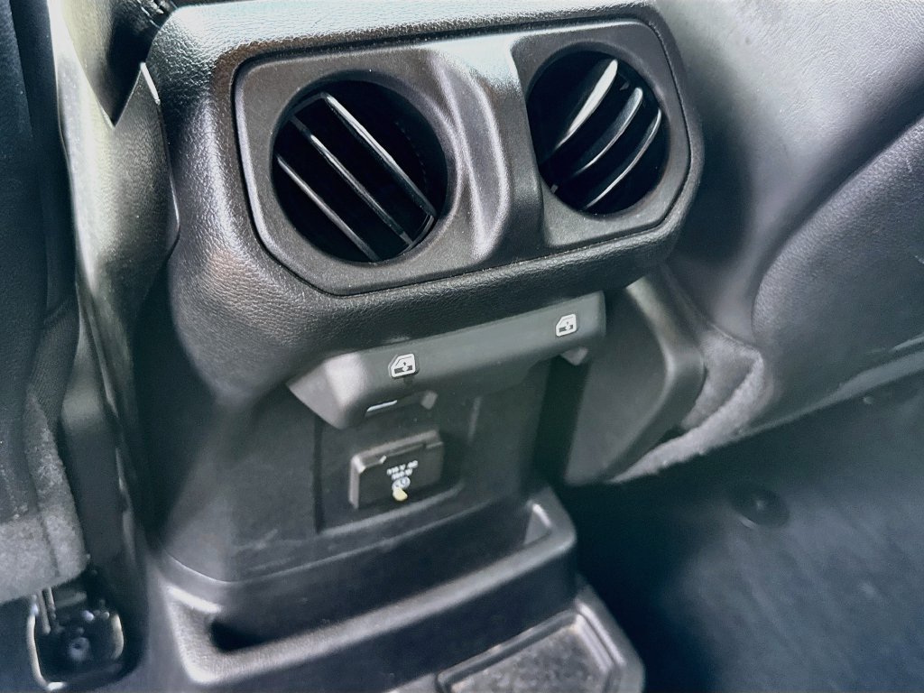 Used 2024 Jeep Wrangler High Altitude AWD/4WD image 28