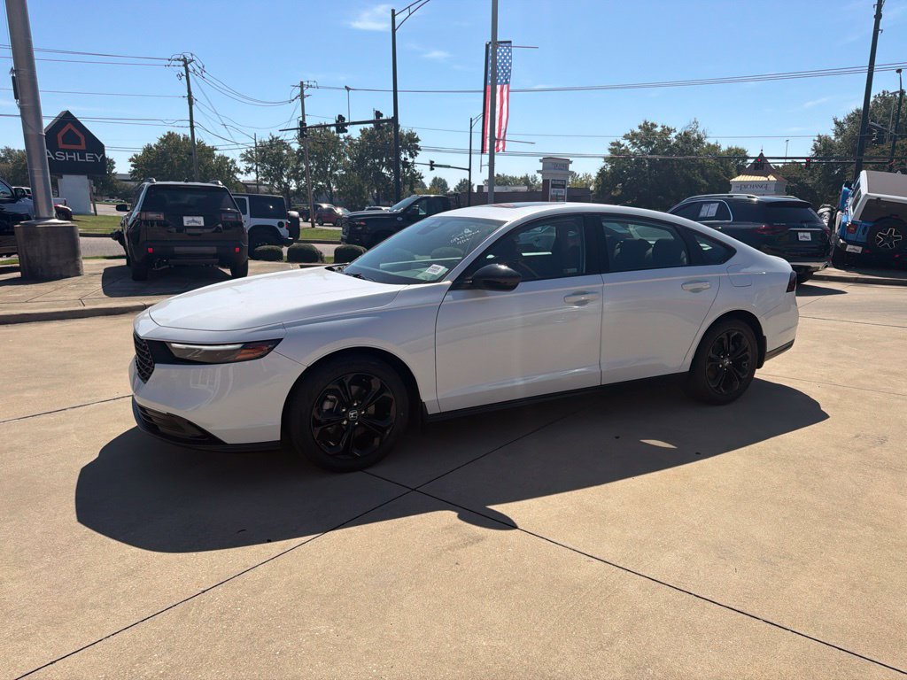Used 2025 Honda Accord SE image 7