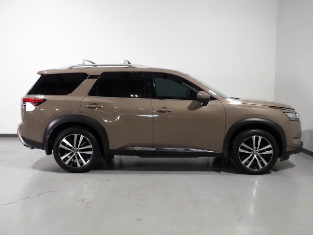 Used 2024 Nissan Pathfinder Platinum FWD image 5
