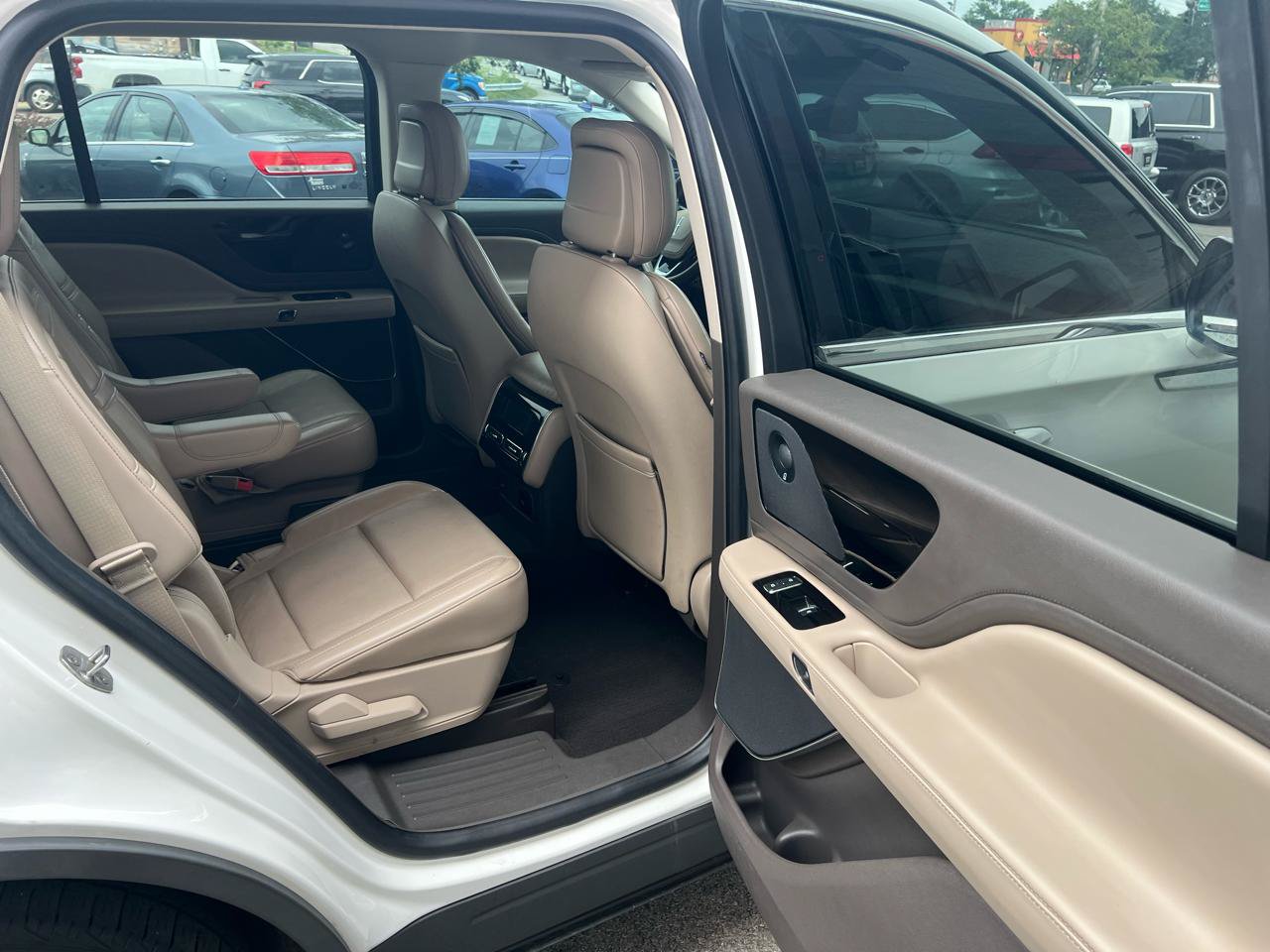 Used 2020 Lincoln Aviator Reserve w/ Elements Package Plus RWD image 18