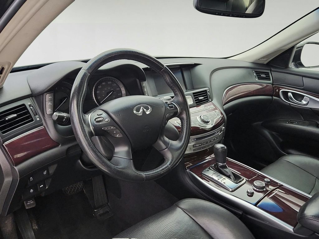 Used 2018 INFINITI Q70 Luxe w/ Proactive Package AWD/4WD image 10