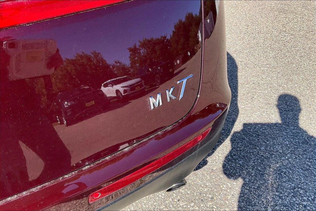 Used 2019 Lincoln MKT AWD image 6