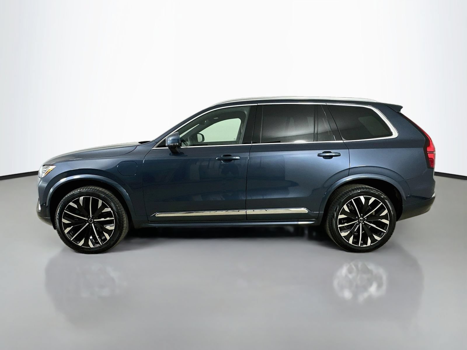 New 2026 Volvo XC90 T8 Plus w/ Protection Package Premier AWD/4WD image 8