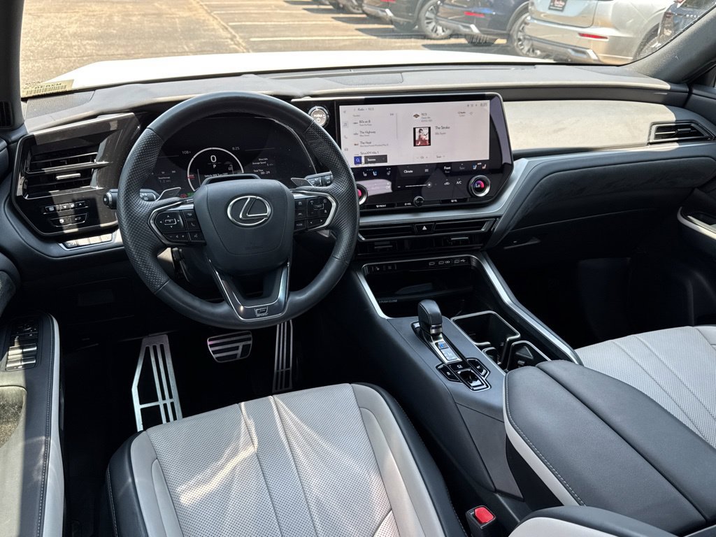 Used 2025 Lexus TX 500h AWD w/ Technology Package image 7