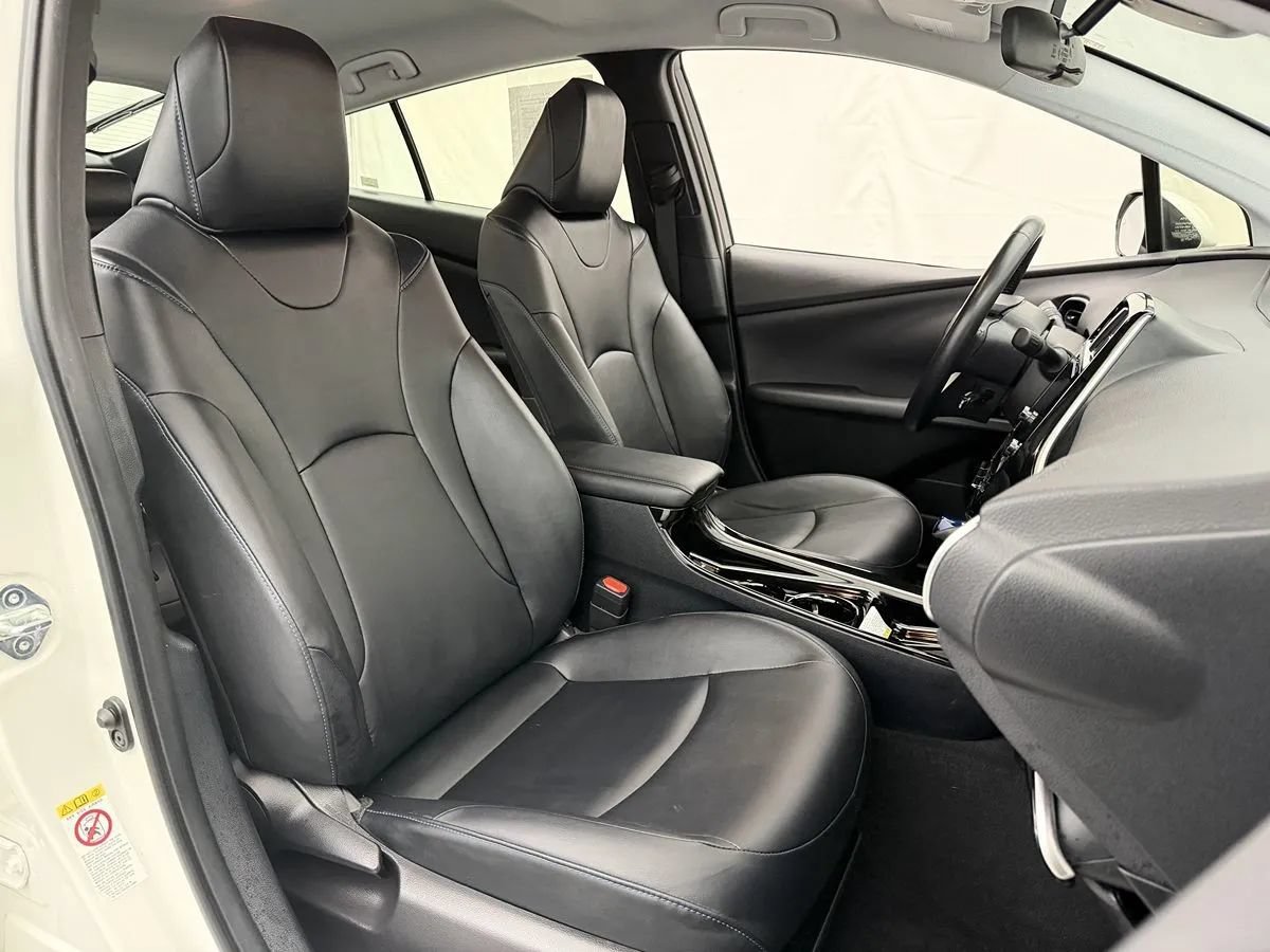 Used 2018 Toyota Prius Three Touring w/ Appearance Package FWD image 25