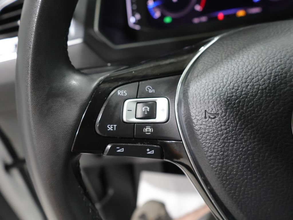 Used 2020 Volkswagen Tiguan SEL AWD/4WD image 34