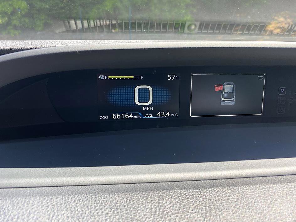 Certified 2022 Toyota Prius FWD image 13