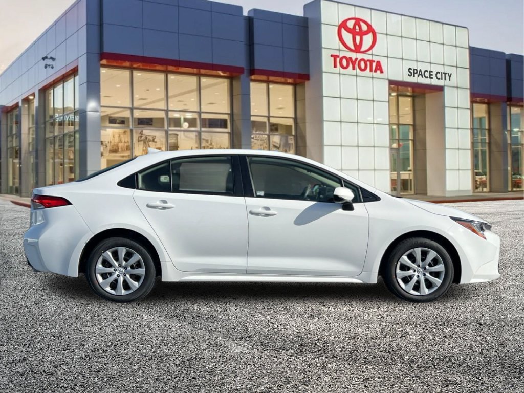 Used 2026 Toyota Corolla LE FWD image 7