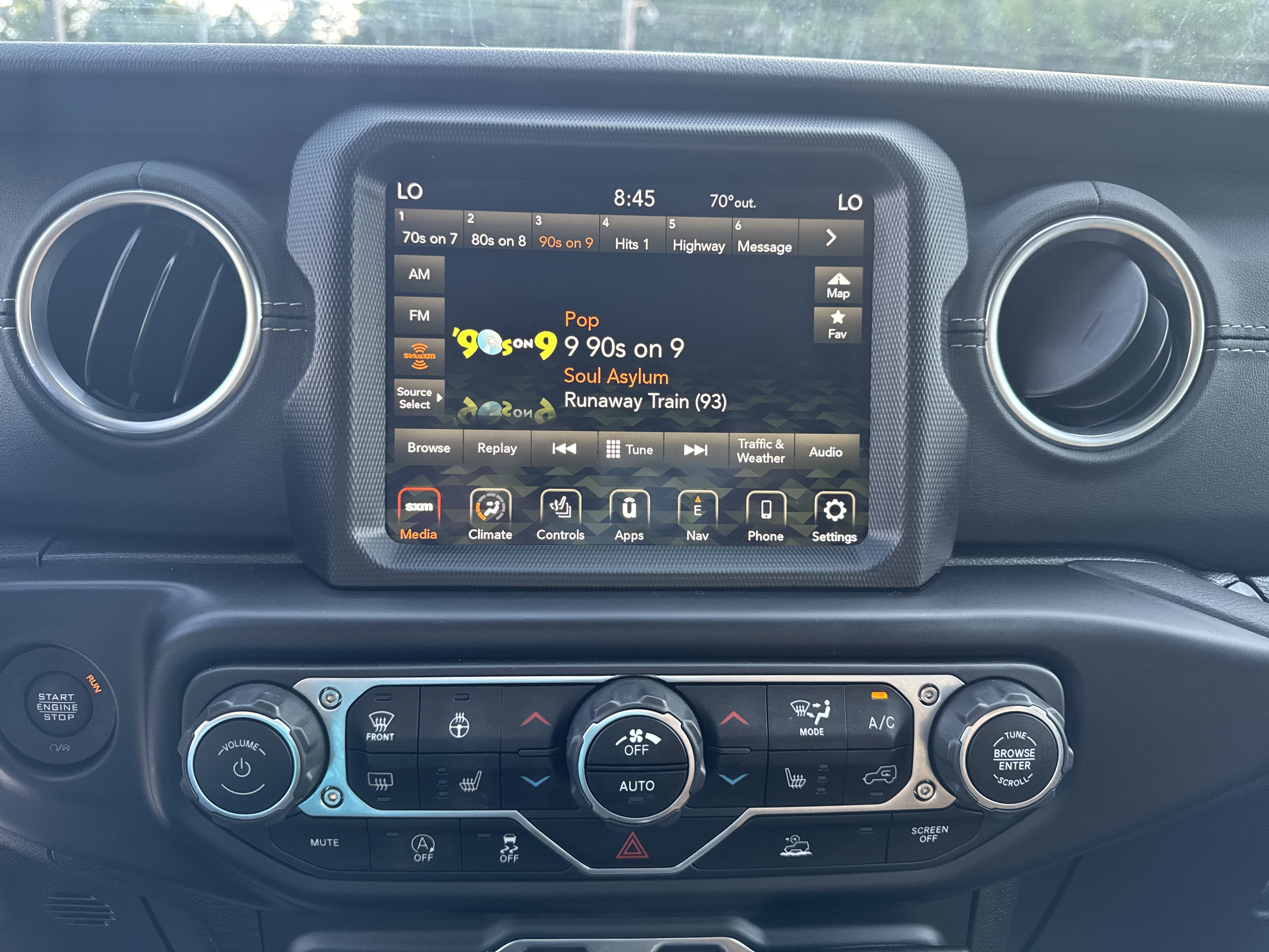 Used 2022 Jeep Gladiator Overland w/ Popular Equipment Package AWD/4WD image 17