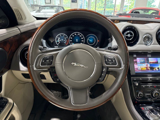 Used 2016 Jaguar XJ R-Sport RWD image 64