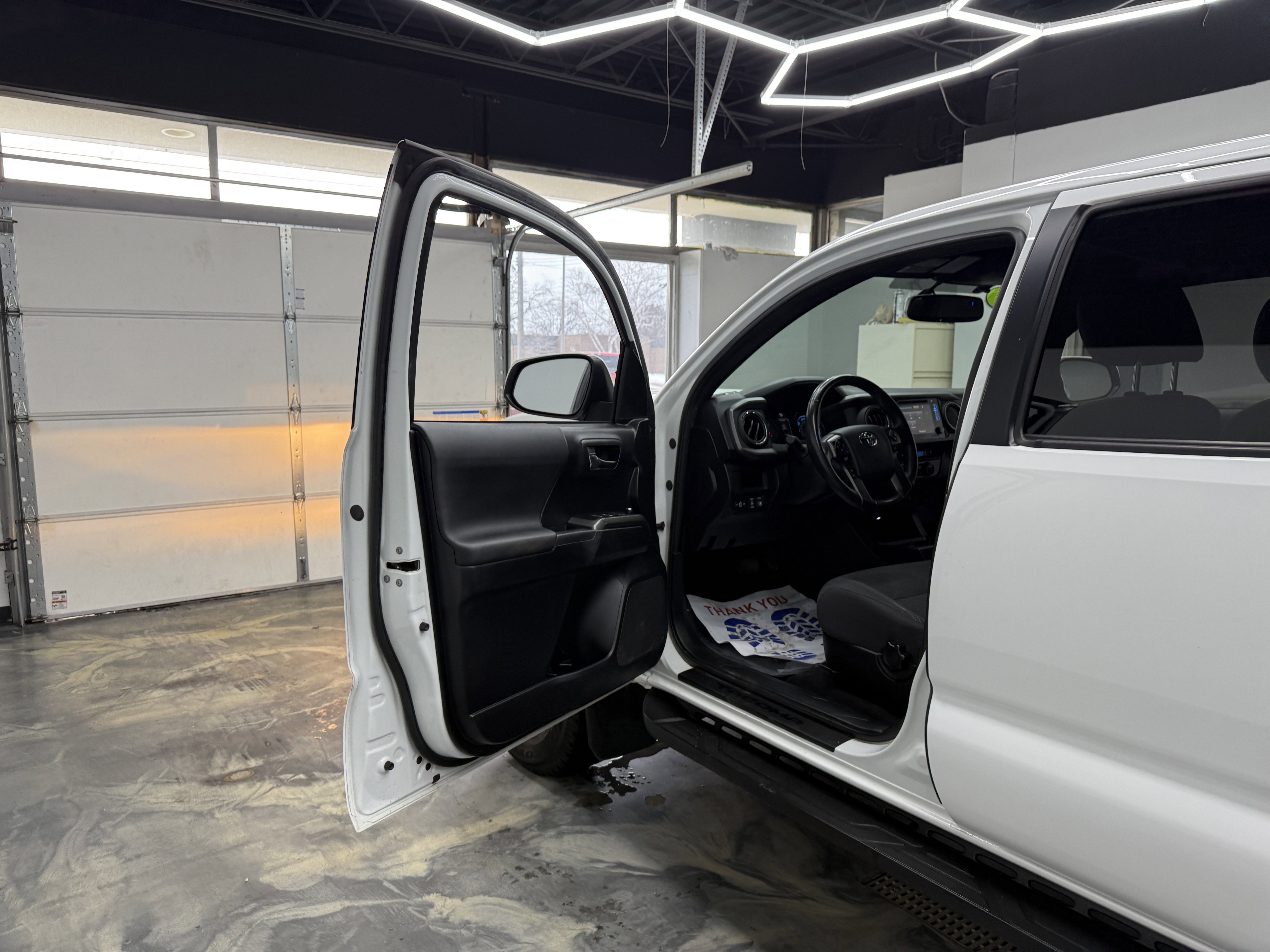 Used 2017 Toyota Tacoma TRD Off-Road image 9