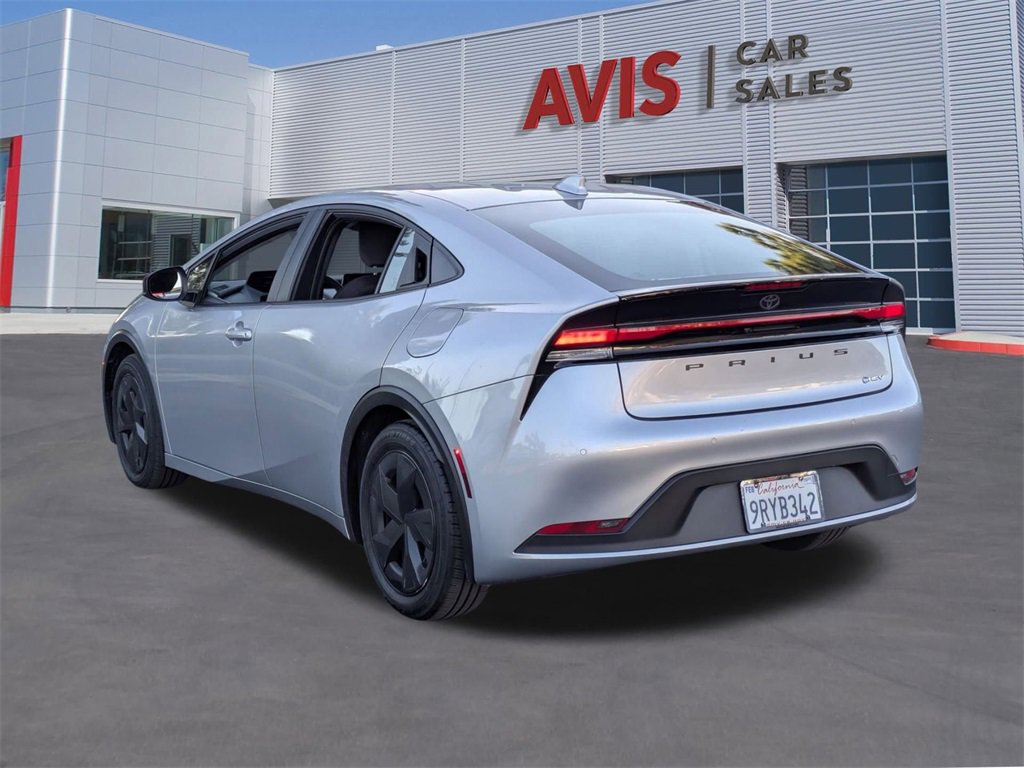 Used 2025 Toyota Prius LE image 9