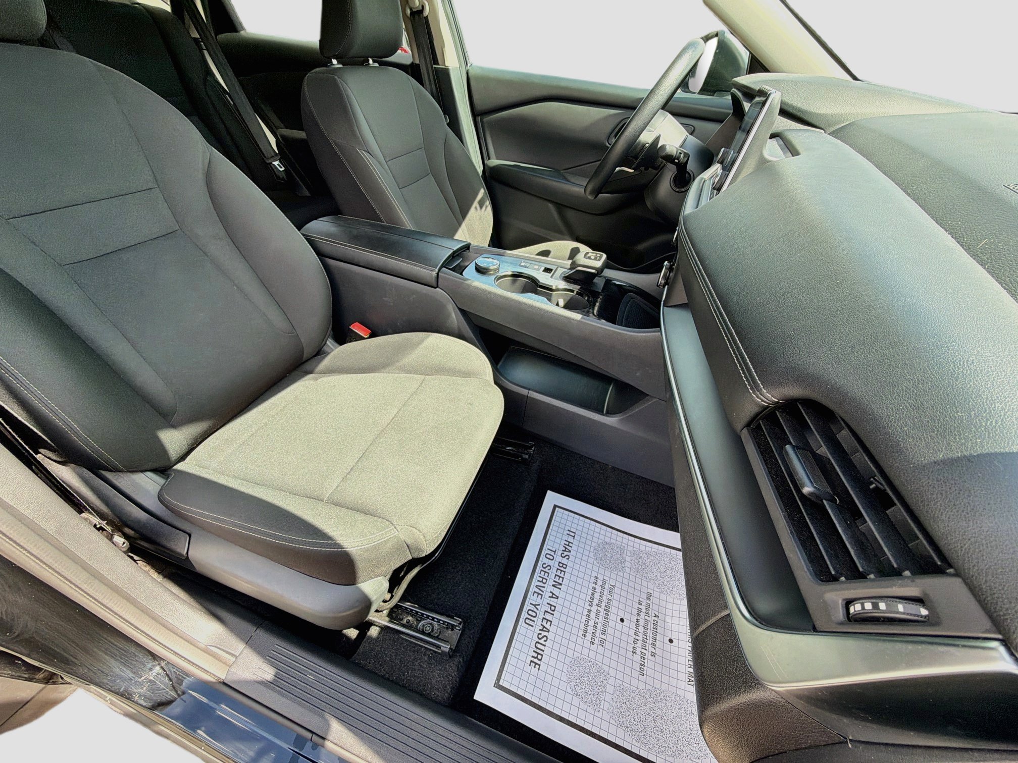 Used 2024 Nissan Rogue S AWD/4WD image 14