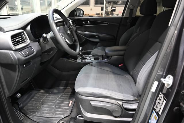 Used 2019 Kia Sorento LX image 10