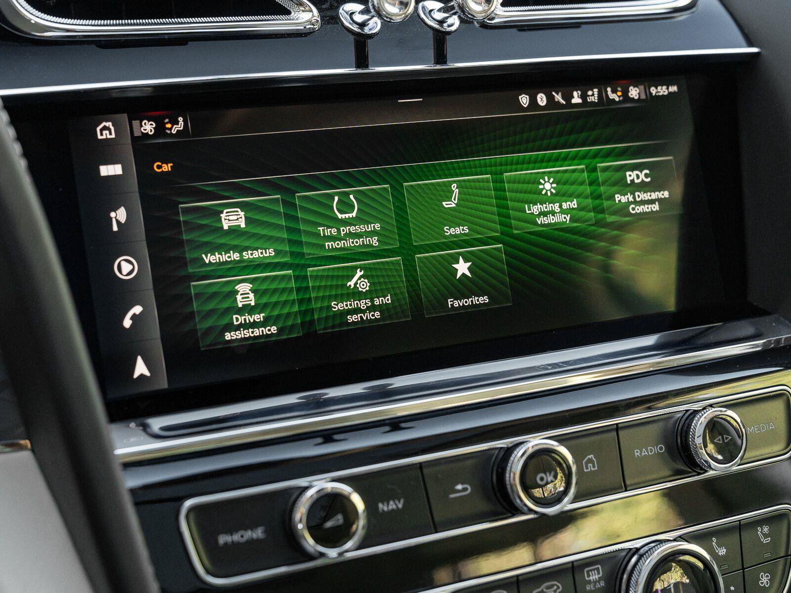 Used 2022 Bentley Bentayga AWD/4WD image 58