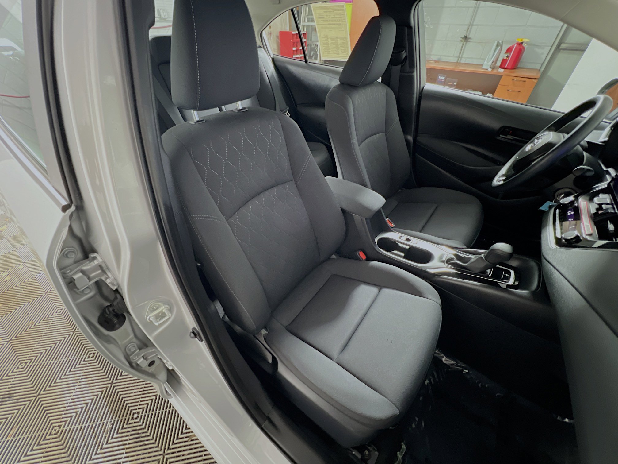 Used 2024 Toyota Corolla LE image 29