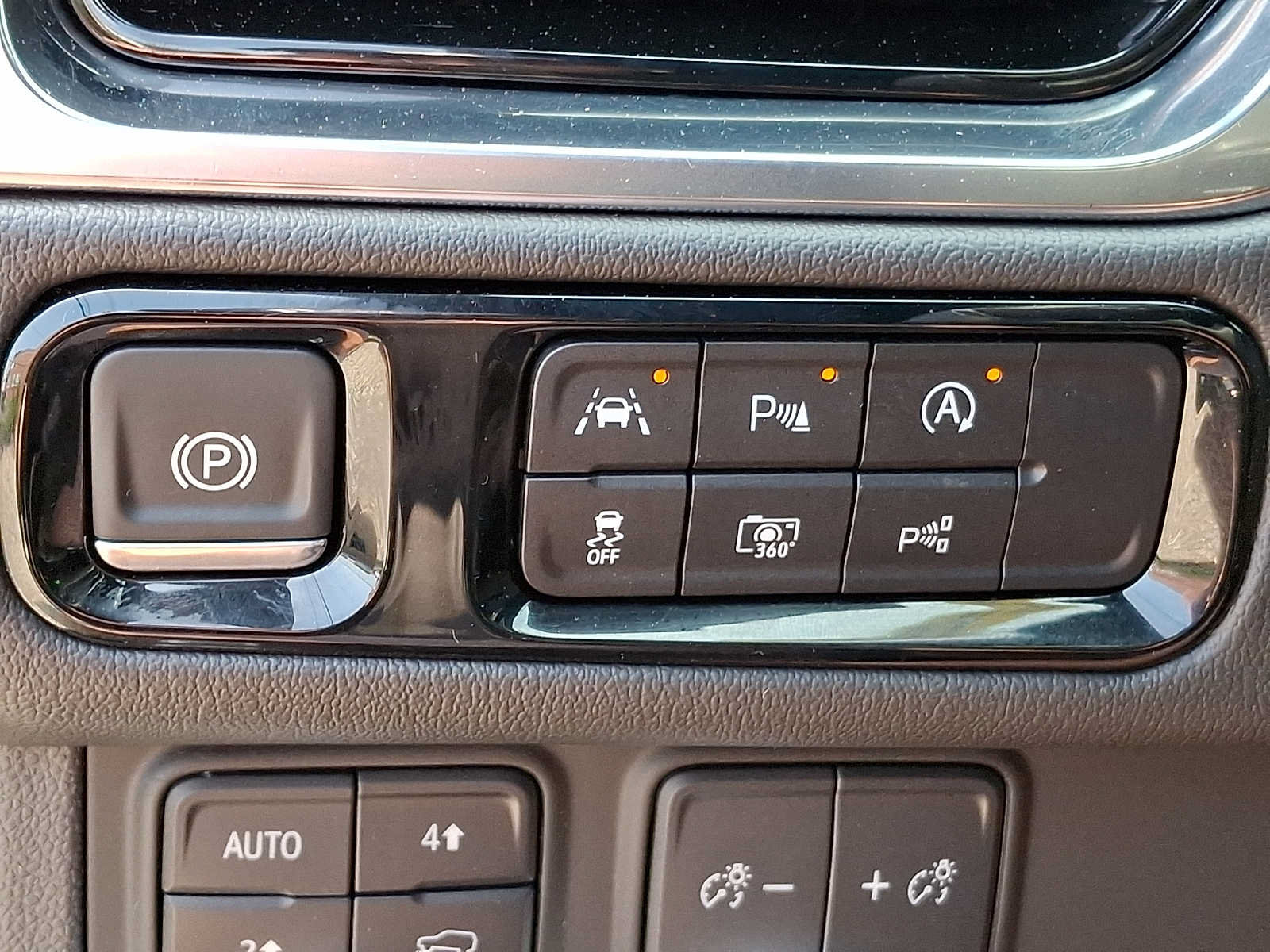 Used 2025 GMC Yukon Denali AWD/4WD image 21
