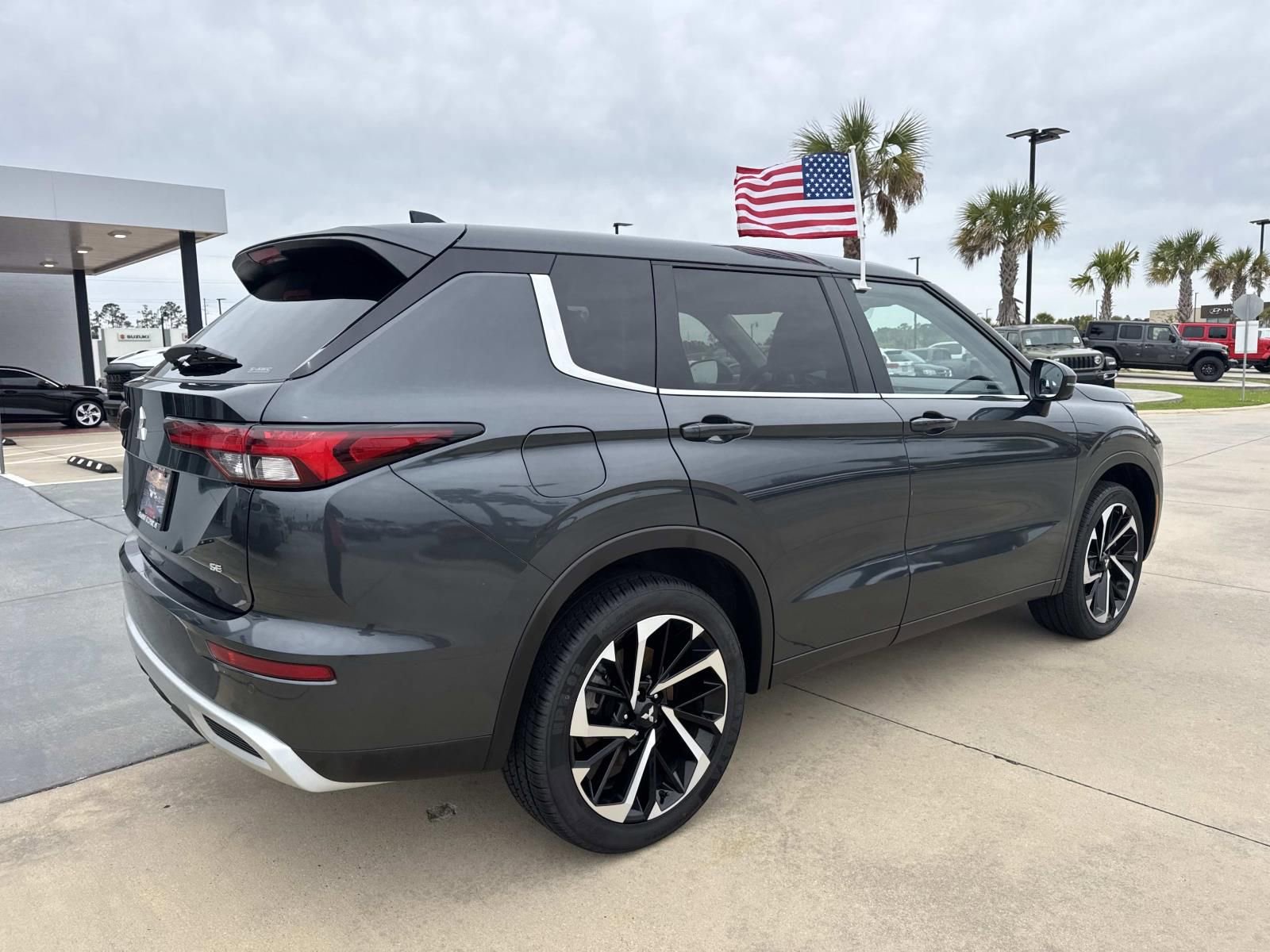Used 2024 Mitsubishi Outlander SE AWD/4WD image 7