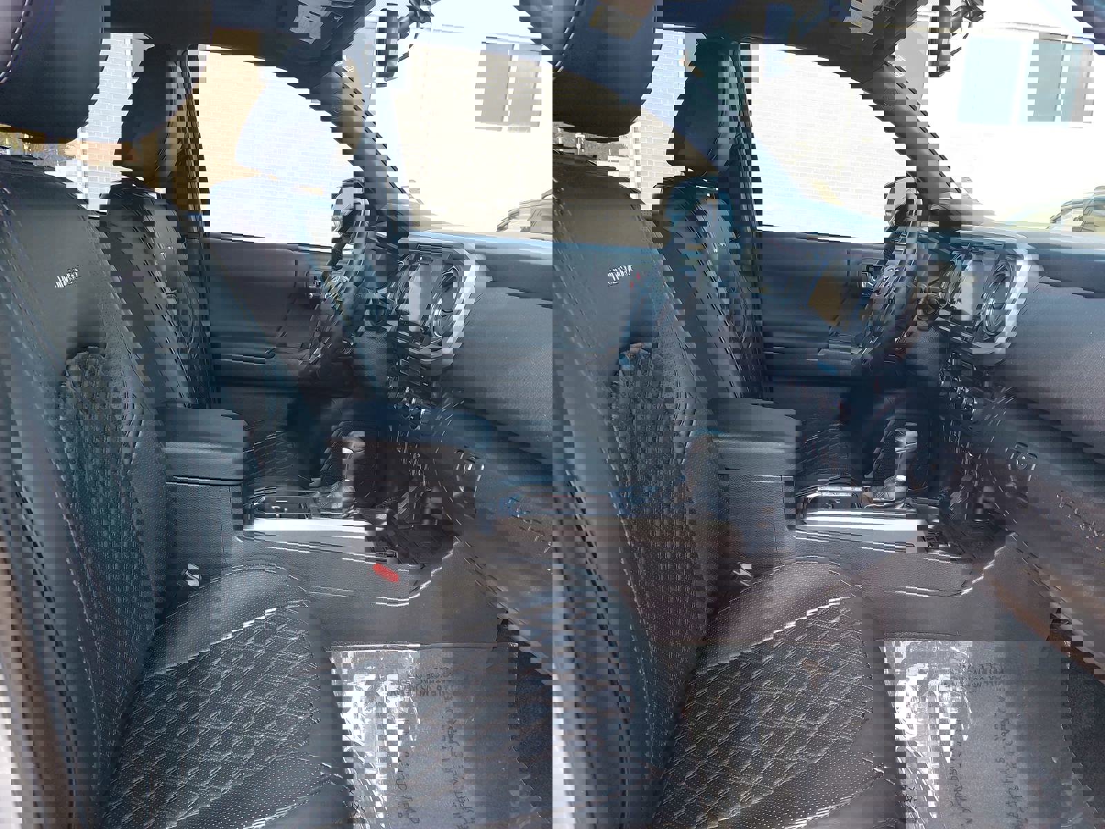 Used 2016 Toyota Tacoma TRD Off-Road w/ Premium & Technology Package image 10