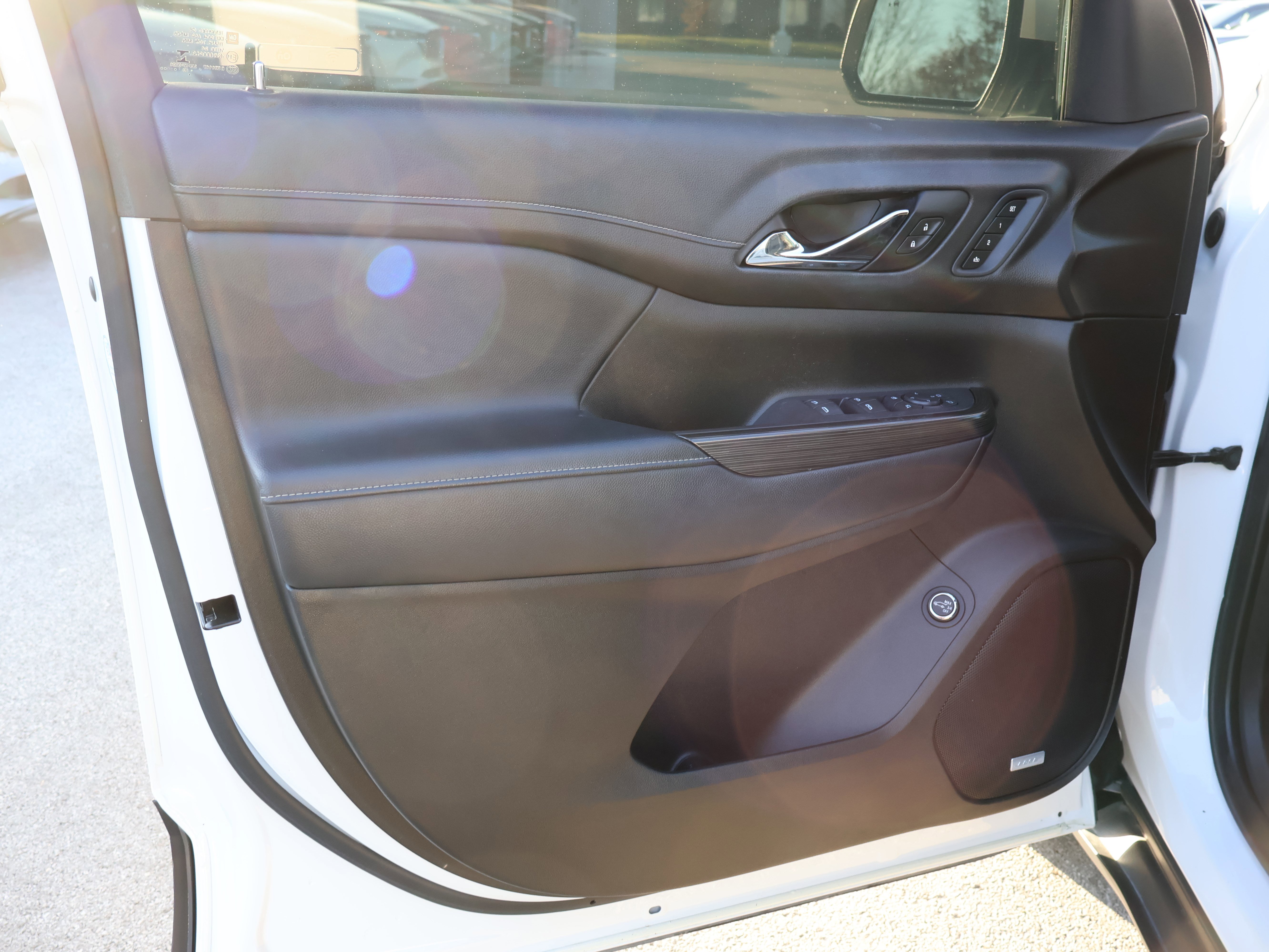 Used 2021 GMC Acadia SLT w/ Premium Package image 24