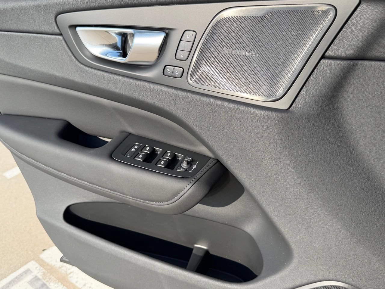New 2027 Volvo XC60 B5 Plus AWD/4WD image 15