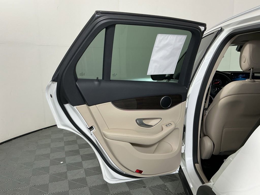 Used 2022 Mercedes-Benz GLC 300 image 24
