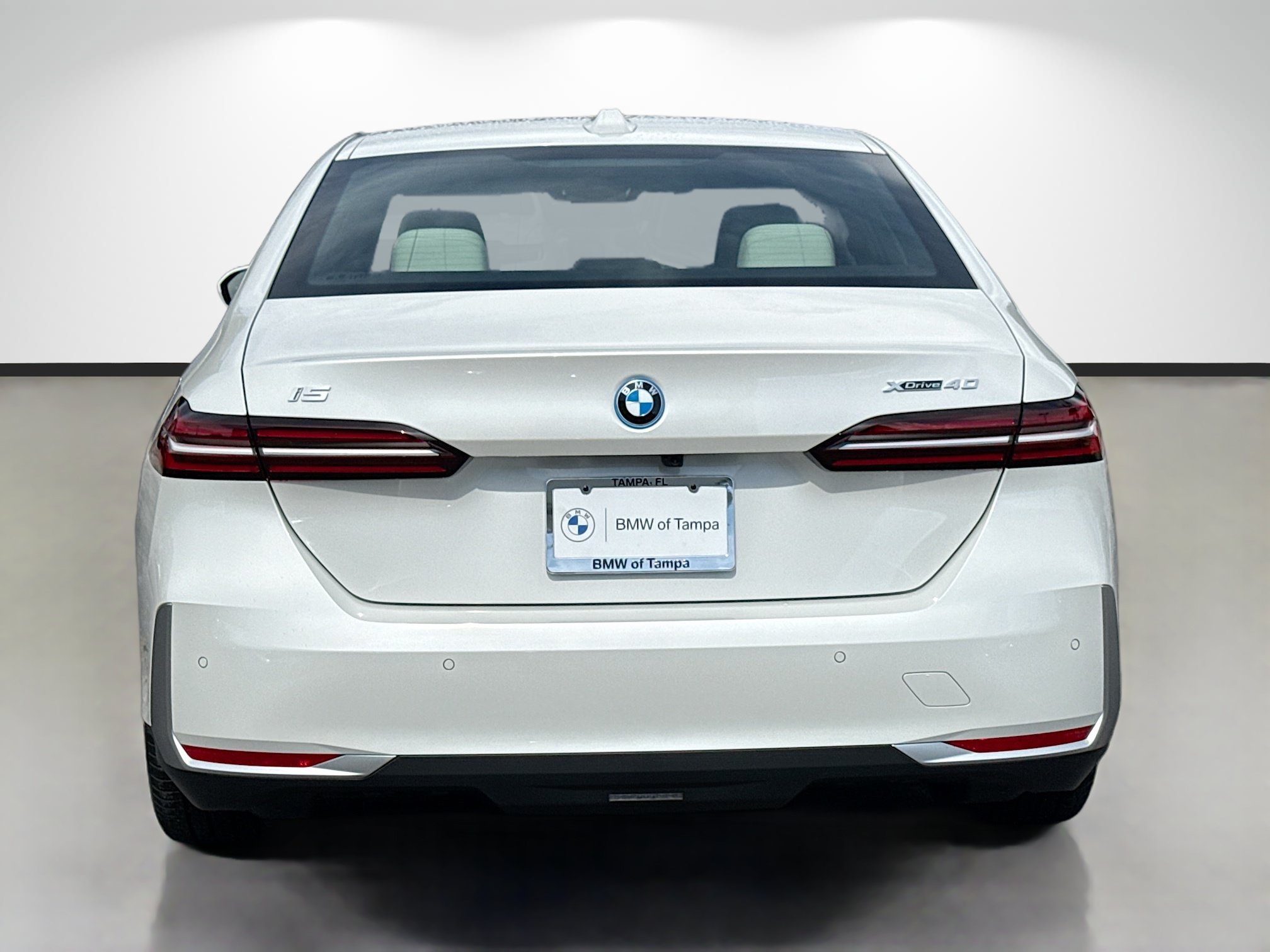 New 2027 BMW i5 xDrive40 AWD/4WD image 4