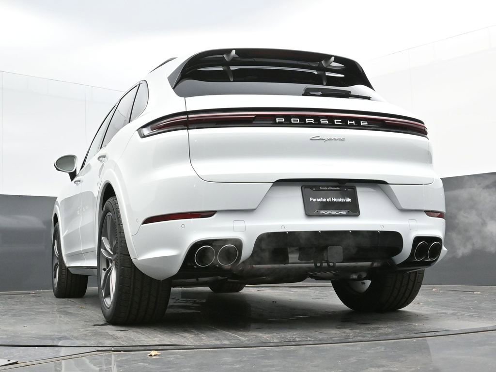 Certified 2025 Porsche Cayenne AWD/4WD image 40